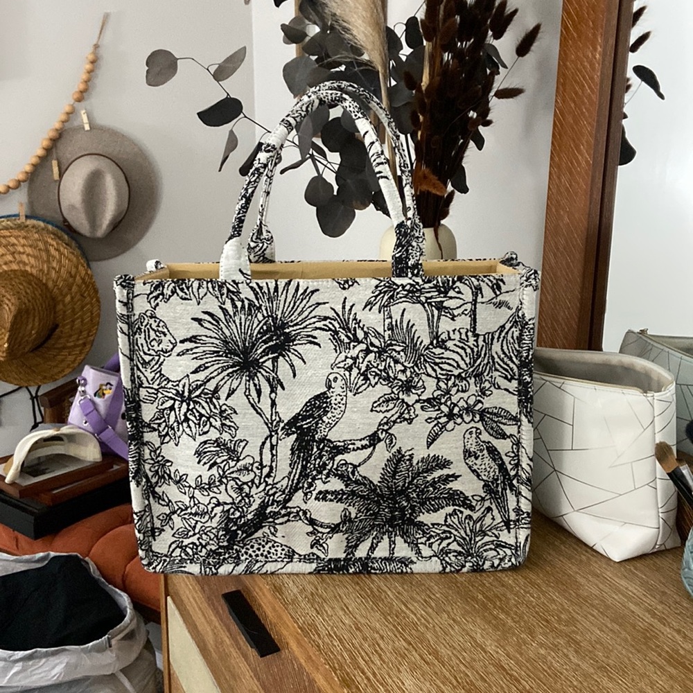 Tote bag